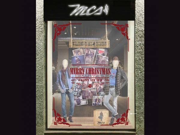 Esempio di vetrina allestita in occasione del Natale con vetrofanie riutilizzabili