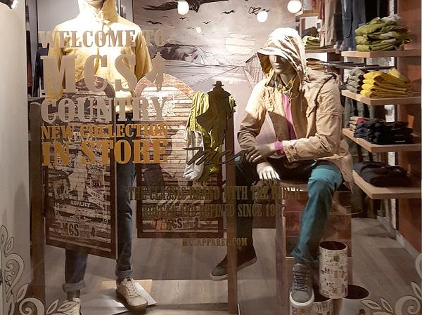 Vetrina per Nuove Collezioni - materiale microventosa