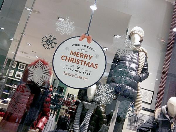 Realizzazione per Natale vetrine Hanry Cotton's con sistema attacca-stacca